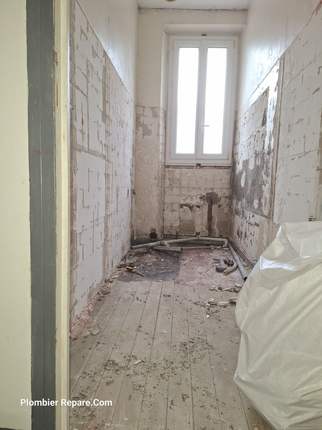 Salle de bains rénovée à AUXERRE — Plombier Reparé.com