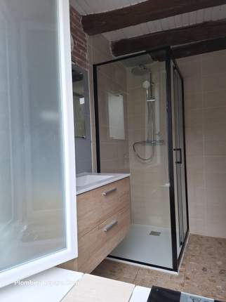 Salle de bains rénovée à Évry — Plombier Reparé.com
